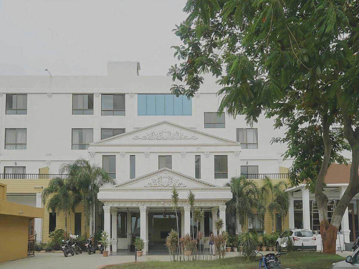 Collection O Sanskruti Resort シルディ エクステリア 写真